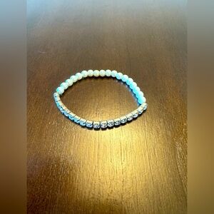 Avon Pretty Pearlesque Rhinestone Stretch Bracelet